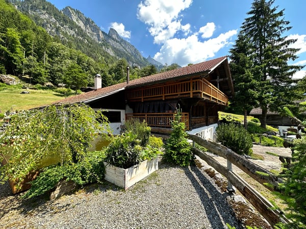 Charmantes Chalet-Haus mit vielen Nebengebäude in idyllischer Berglage in Gündlischwand 4