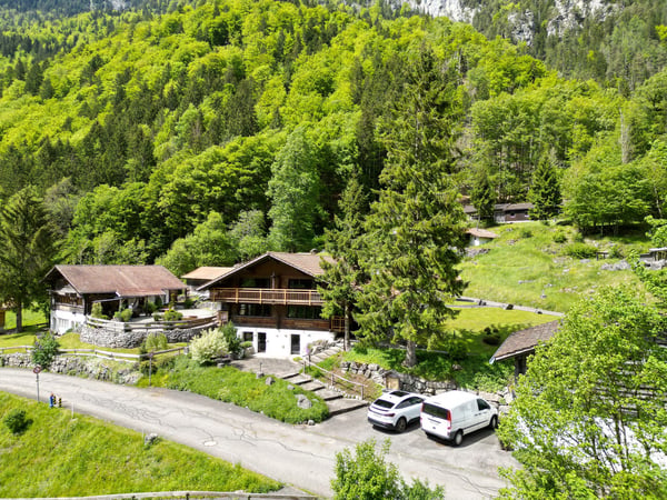 Diverse Nebengebäude Hotel mit 8 Zimmern, Garagen, Chalet, alte Käserei, Eventlocation, Bauland etc 2