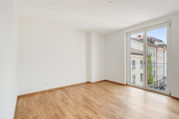 Moderne 2.5-Zimmer-Wohnung mit Balkon und Stadtblick in St. Gallen 4