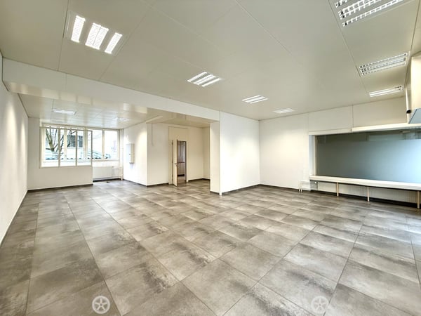 Stilvolle Gewerbefläche in Biel-Mett – ideal für Beauty, Praxis oder Büro 4