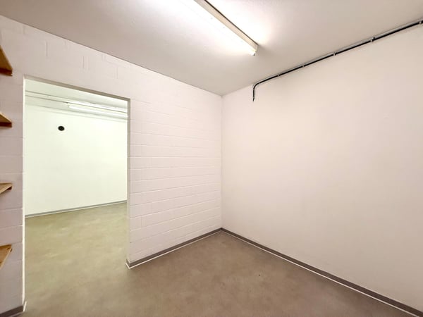 Gewerbe-/Ladenlokal in gut frequentierter Lage in Biel-Mett 9