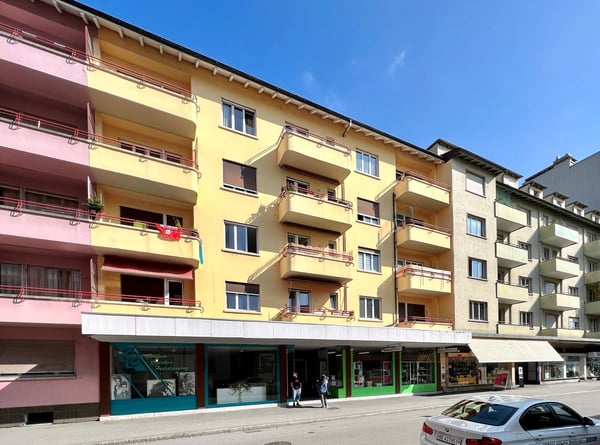 Grosszügige 1.5-Zimmer-Altbauwohnung mit Cheminéezimmer & fünf Balkonen im Stadtzentrum 12