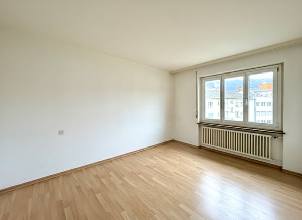 Grosszügige 1.5-Zimmer-Altbauwohnung mit Cheminéezimmer & fünf Balkonen im Stadtzentrum 8