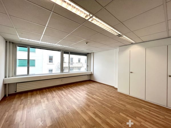 *GELEGENHEIT* diverse neu sanierte Büroräume von 14 - 40m2 3