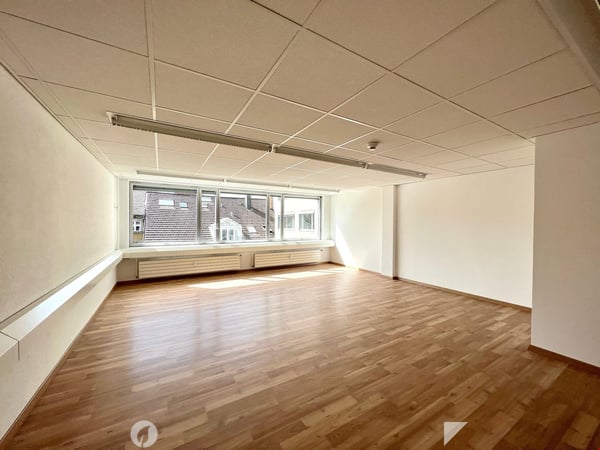 *GELEGENHEIT* diverse neu sanierte Büroräume von 14 - 40m2 2