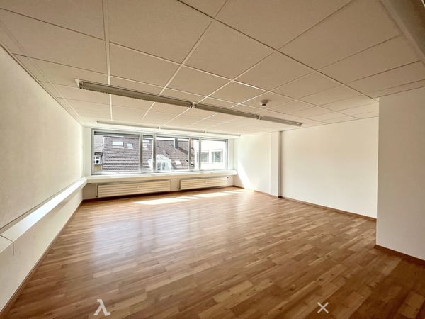*GELEGENHEIT* diverse neu sanierte Büroräume von 14 - 40m2 3