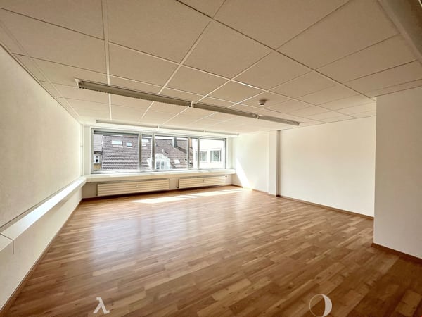 *GELEGENHEIT* diverse neu sanierte Büroräume von 14 - 40m2 2