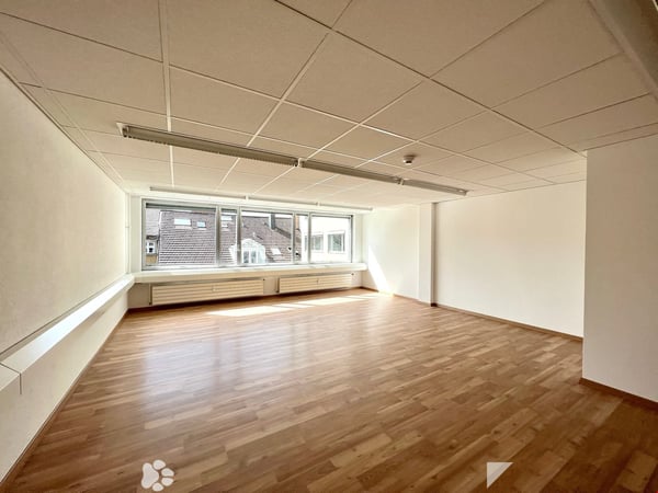 *GELEGENHEIT* diverse neu sanierte Büroräume von 14 - 40m2 2
