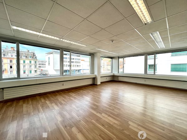 *GELEGENHEIT* diverse neu sanierte Büroräume von 14 - 40m2 1