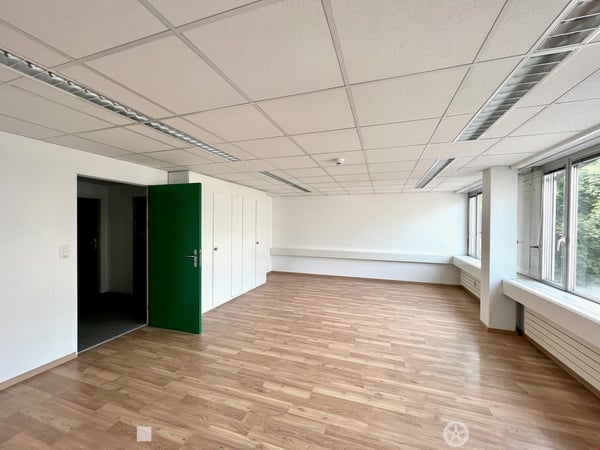 *GELEGENHEIT* diverse neu sanierte Büroräume von 14 - 40m2 6