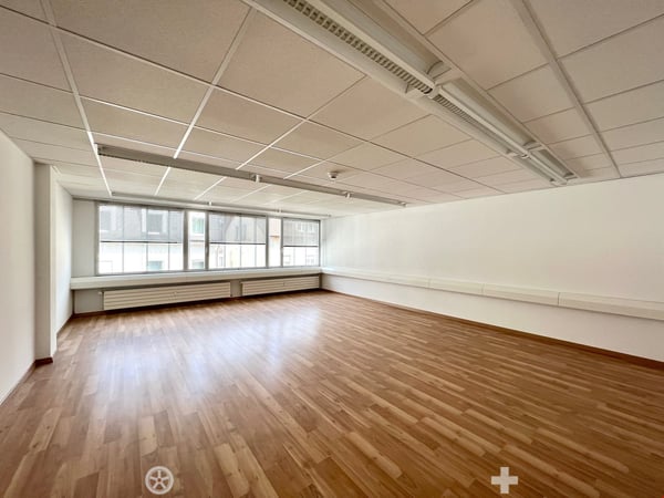 *GELEGENHEIT* diverse neu sanierte Büroräume von 14 - 40m2 6