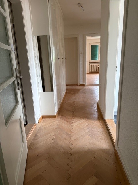 Charmante 4-Zimmer-Altbauwohnung mit Balkon und Seeblick in Biel 5