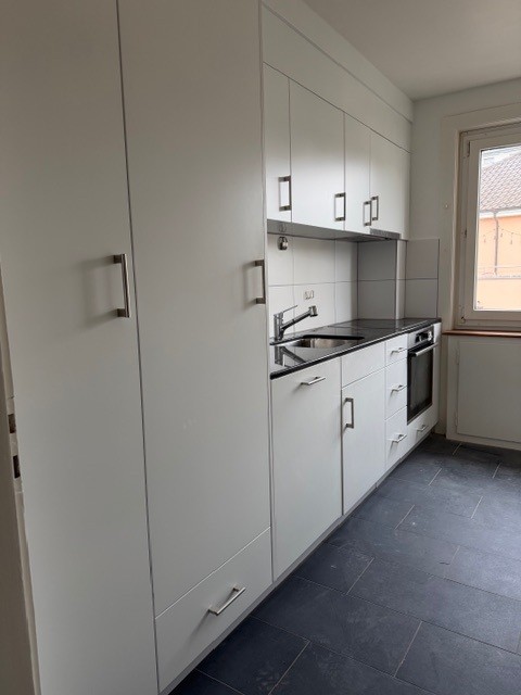 Charmante 4-Zimmer-Altbauwohnung mit Balkon und Seeblick in Biel 7