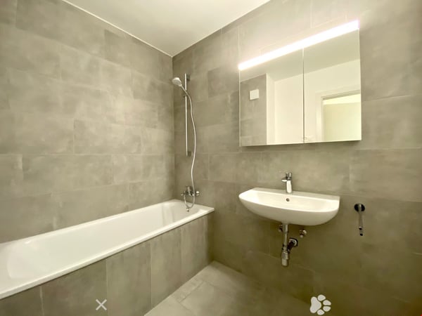 2 -Zimmerwohnung im 1. OG mit Balkon 2