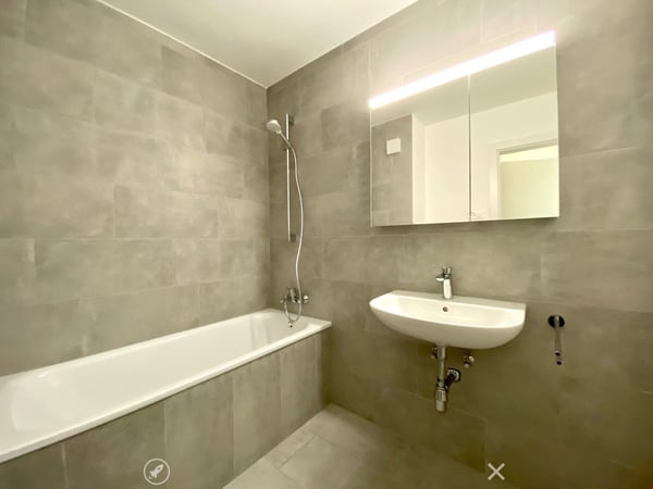 2 -Zimmerwohnung im 1. OG mit Balkon 2