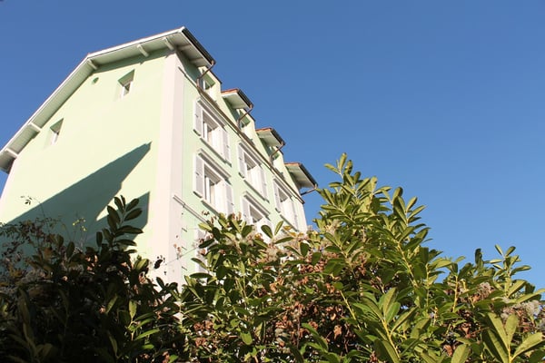 ALPENPANORAMA inklusive - top renovierte 2.5-Zimmerwohnung mit Galerie 8
