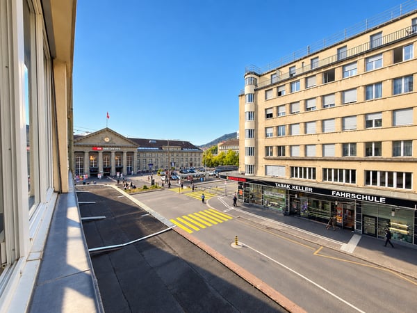 Grosse renovierte 2-Zwg im Zentrum an der Bahnhofstrasse in Biel 8