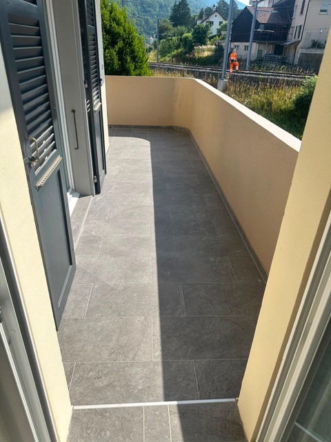 Appartement lumineux de 3.5 pièces avec grand balcon à Moutier 10