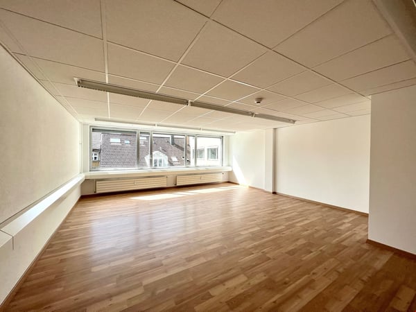 *GELEGENHEIT* diverse neu sanierte Büroräume von 14 - 40m2 3