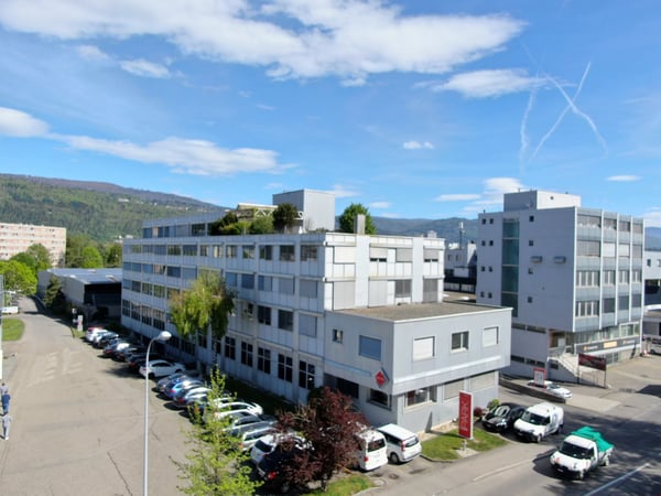 Büro-/Gewerberäumlichkeiten an idealer Lage in Nidau 1