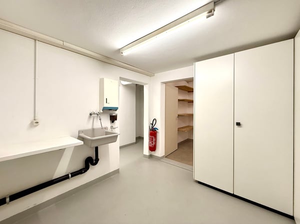 Stilvolle Gewerbefläche in Biel-Mett – ideal für Beauty, Praxis oder Büro 10