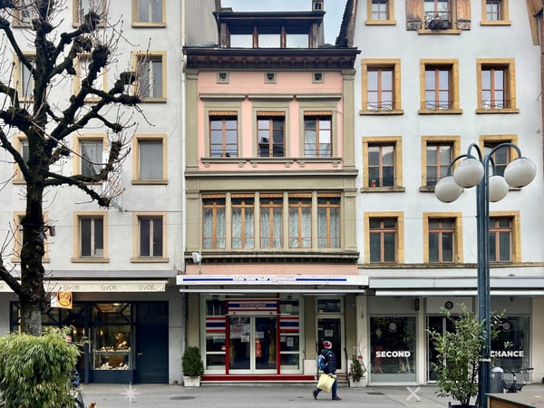 Grosszügige und charmante 3.5-Zimmerwohnung im Stadtzentrum 1