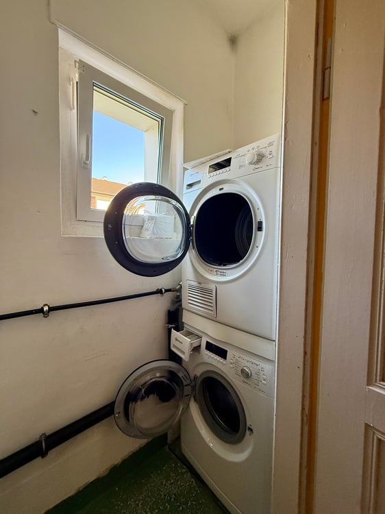 Grosszügige 2.5-Zimmer-Wohnung mit 100 m² und Wintergarten-Charakter 9