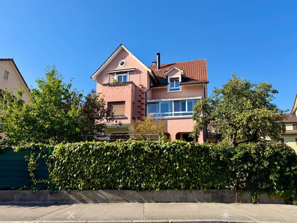 Grosszügige 2.5-Zimmer-Wohnung mit 100 m² und Wintergarten-Charakter 1
