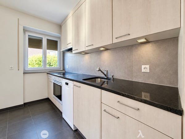 Grosszügige 2.5-Zimmer-Wohnung mit 100 m² und Wintergarten-Charakter 2