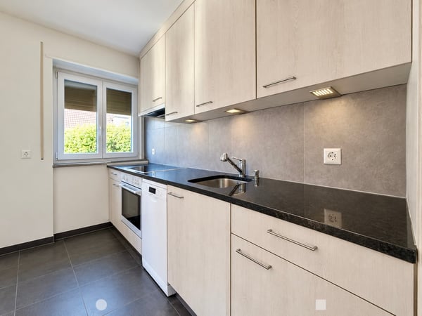 Grosszügige 2.5-Zimmer-Wohnung mit 100 m² und Wintergarten-Charakter 2