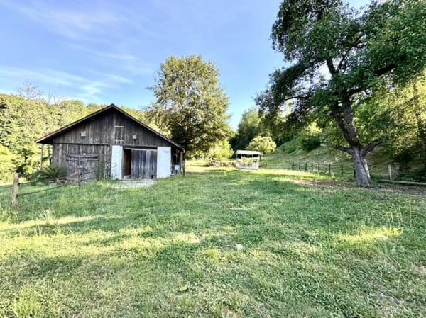 Grosses freistehendes 7.5-Zimmer-Bauernhaus für Pferdeliebhaber oder Kleintierhalter! Pferdeboxen, Remise, Wald und Wiesen .... 42
