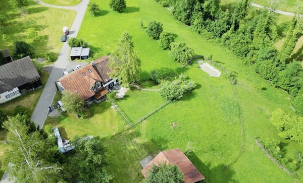 Grosses freistehendes 7.5-Zimmer-Bauernhaus für Pferdeliebhaber oder Kleintierhalter! Pferdeboxen, Remise, Wald und Wiesen .... 47