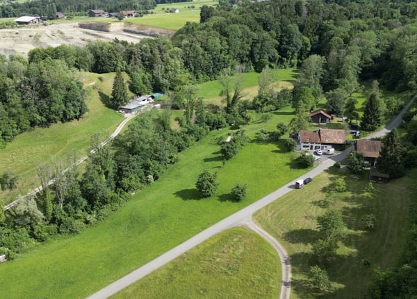 Grosses freistehendes 7.5-Zimmer-Bauernhaus für Pferdeliebhaber oder Kleintierhalter! Pferdeboxen, Remise, Wald und Wiesen .... 46