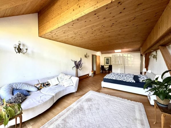 Grosses freistehendes 7.5-Zimmer-Bauernhaus für Pferdeliebhaber oder Kleintierhalter! Pferdeboxen, Remise, Wald und Wiesen .... 9