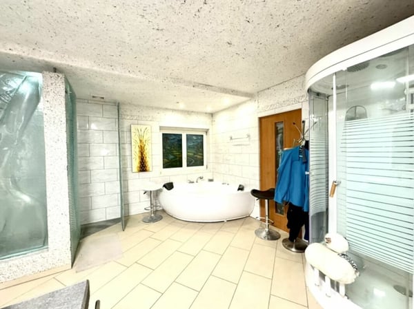 Grosses freistehendes 7.5-Zimmer-Bauernhaus für Pferdeliebhaber oder Kleintierhalter! Pferdeboxen, Remise, Wald und Wiesen .... 14