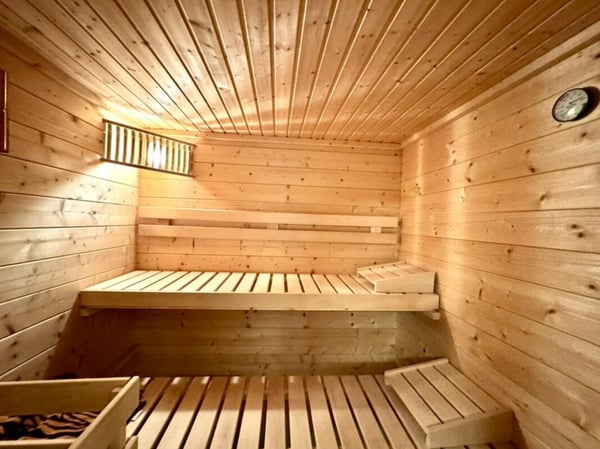 Grosses freistehendes 7.5-Zimmer-Bauernhaus für Pferdeliebhaber oder Kleintierhalter! Pferdeboxen, Remise, Wald und Wiesen .... 18