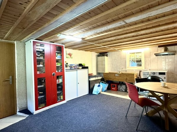 Grosses freistehendes 7.5-Zimmer-Bauernhaus für Pferdeliebhaber oder Kleintierhalter! Pferdeboxen, Remise, Wald und Wiesen .... 33