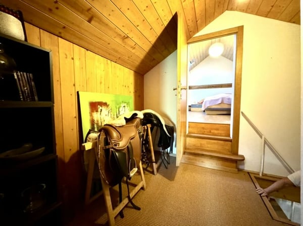 Grosses freistehendes 7.5-Zimmer-Bauernhaus für Pferdeliebhaber oder Kleintierhalter! Pferdeboxen, Remise, Wald und Wiesen .... 30