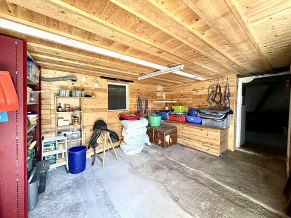 Grosses freistehendes 7.5-Zimmer-Bauernhaus für Pferdeliebhaber oder Kleintierhalter! Pferdeboxen, Remise, Wald und Wiesen .... 40