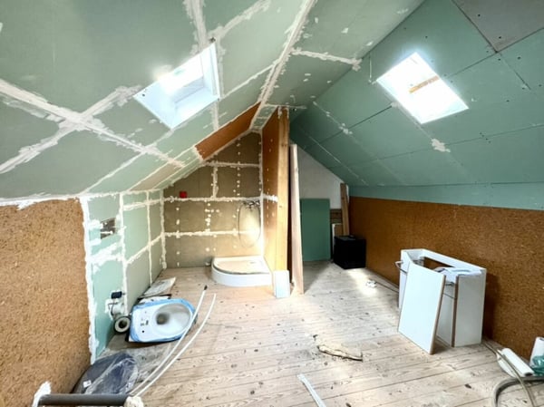 Grosses freistehendes 7.5-Zimmer-Bauernhaus für Pferdeliebhaber oder Kleintierhalter! Pferdeboxen, Remise, Wald und Wiesen .... 32