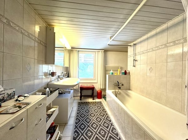 Grosses freistehendes 7.5-Zimmer-Bauernhaus für Pferdeliebhaber oder Kleintierhalter! Pferdeboxen, Remise, Wald und Wiesen .... 22