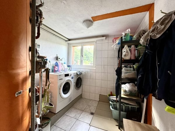 Grosses freistehendes 7.5-Zimmer-Bauernhaus für Pferdeliebhaber oder Kleintierhalter! Pferdeboxen, Remise, Wald und Wiesen .... 36