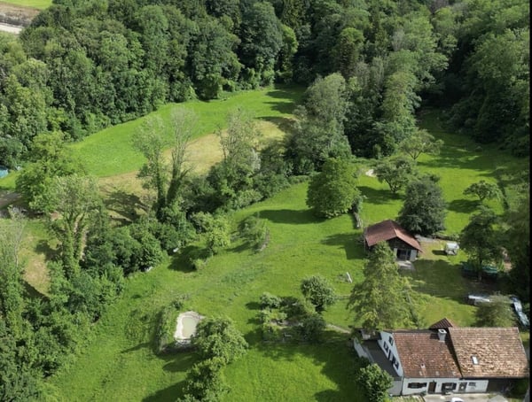 Grosses freistehendes 7.5-Zimmer-Bauernhaus für Pferdeliebhaber oder Kleintierhalter! Pferdeboxen, Remise, Wald und Wiesen .... 49