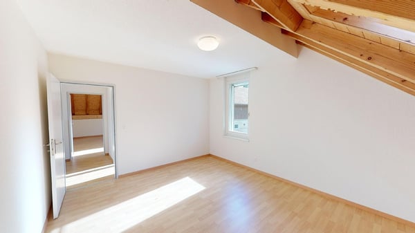 Charmante 4.5-Zimmer-Dachwohnung in Schüpfen – ab Oktober 2026 verfügbar 11