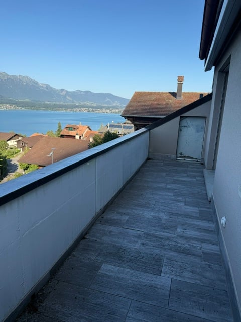 Charmante 4-Zimmer-Dachwohnung mit traumhaftem See- und Bergblick in Oberhofen am Thunersee 4