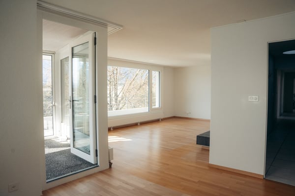 Moderne 4.5-Zimmer-Attikawohnung mit Cheminée in Thun 12