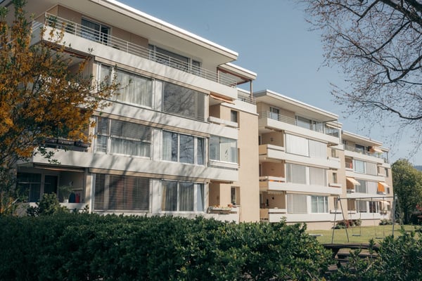 Moderne 4.5-Zimmer-Attikawohnung mit Cheminée in Thun 3