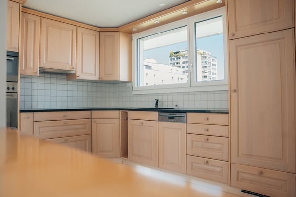 Moderne 4.5-Zimmer-Attikawohnung mit Cheminée in Thun 10