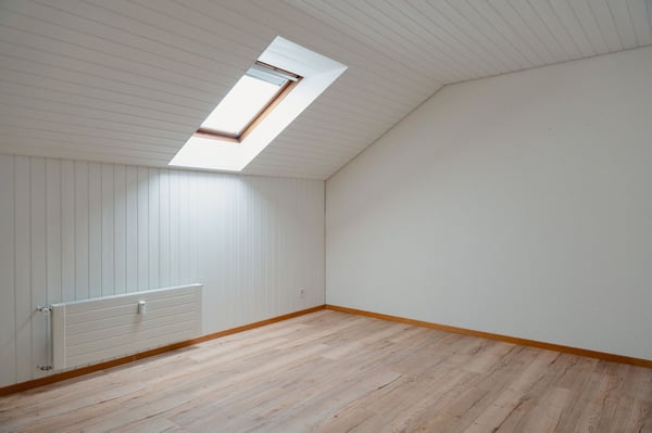 Charmante 4-Zimmer-Dachwohnung mit traumhaftem See- und Bergblick in Oberhofen am Thunersee 10