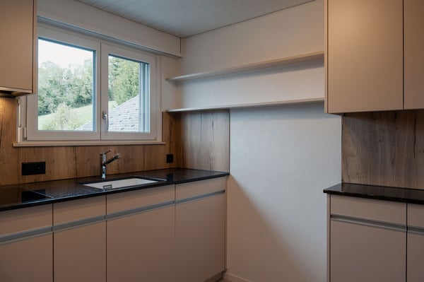 Charmante 4-Zimmer-Dachwohnung mit traumhaftem See- und Bergblick in Oberhofen am Thunersee 4
